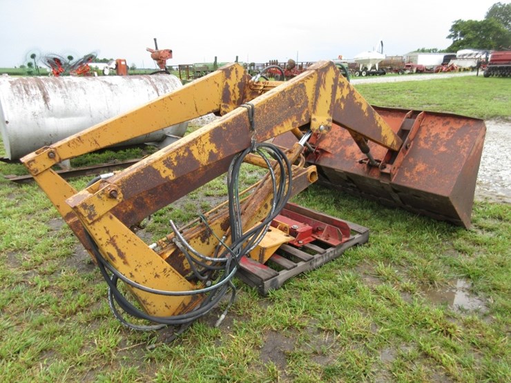 loader-with-ih-brackets-image-4