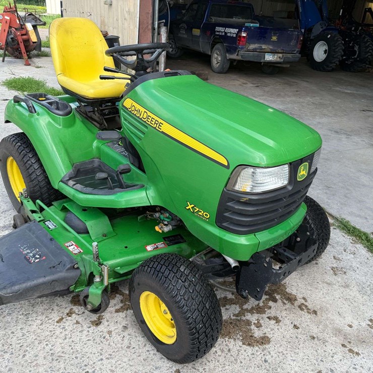 JOHN DEERE X720