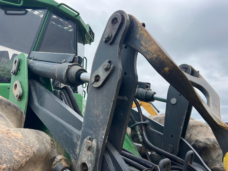 2019-deere-843l-image-22