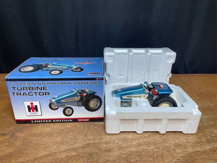 1/16-ih-ht-340-turbine-tractor-nib-sc-image-1