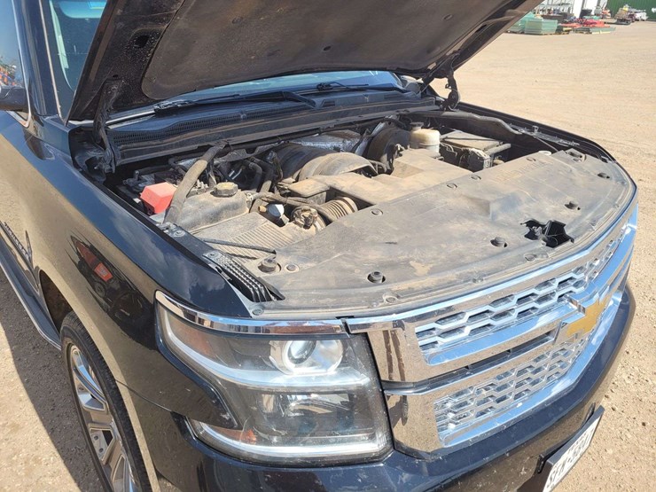 2015-chevrolet-suburban-1500-image-19