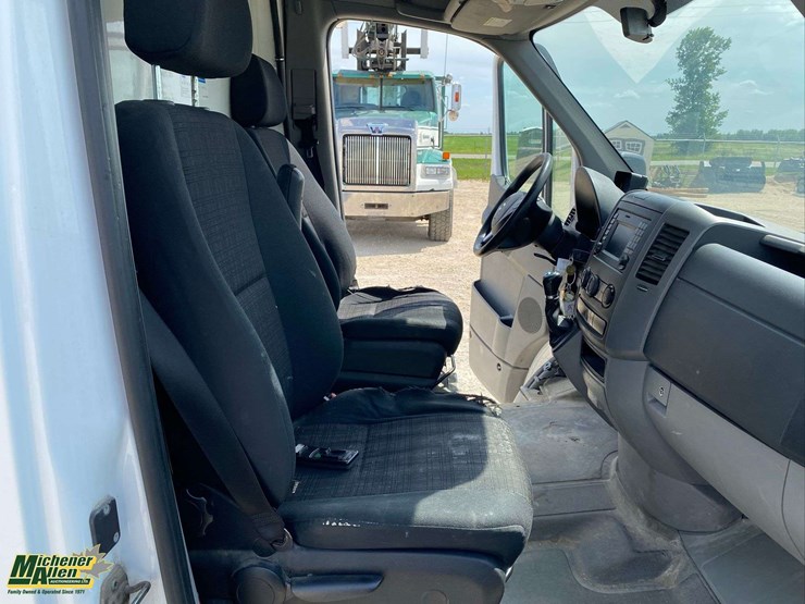 2016-mercedes-benz-sprinter-2500-image-36