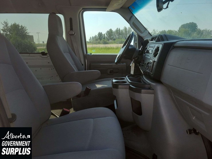 2014-ford-cargo-image-21