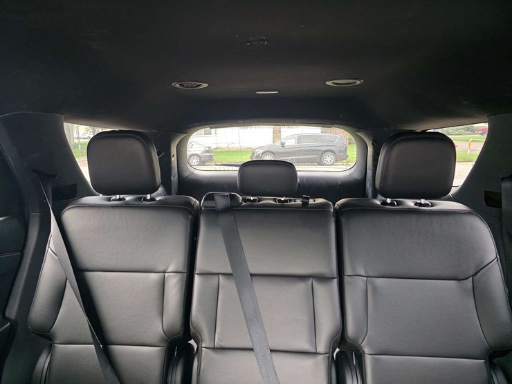 2021-ford-explorer-image-18
