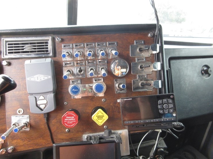 1994-peterbilt-379-image-18
