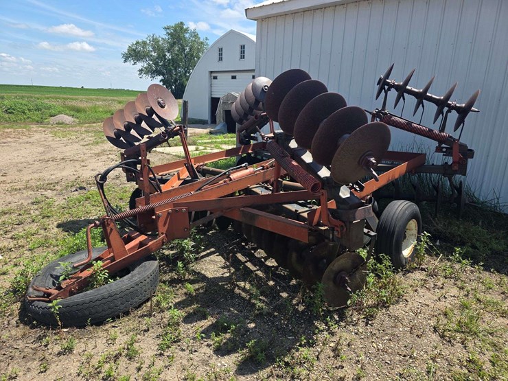 ih-470-tandem-disk,-manual-fold-wings,-9.5l-14-tires-on-6-bolt-rims,-hydraulic-lift,-rear-hitch,-dis-image-26