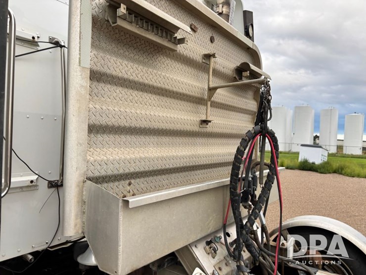 2012-peterbilt-386-image-46