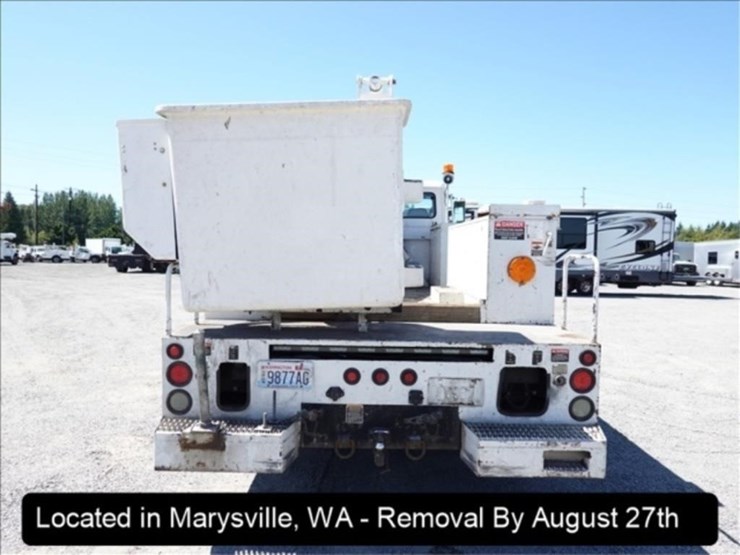 2003-freightliner-fl70-image-34