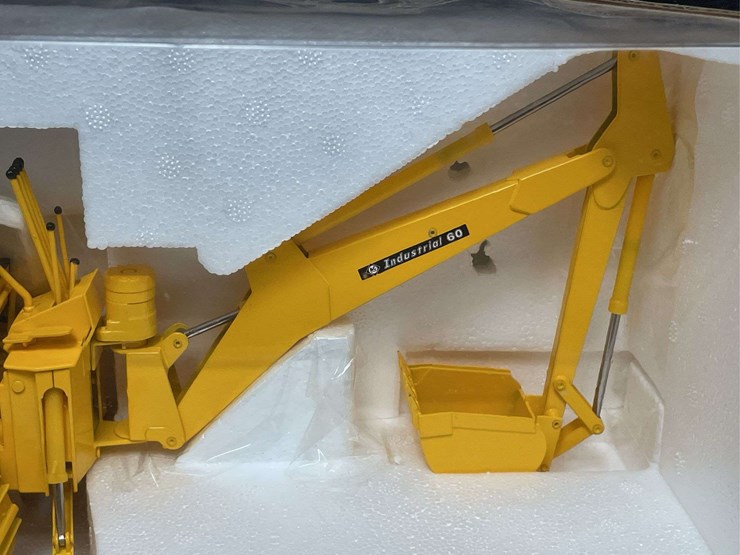 1/16-ac-hd-3-crawler-backhoe-nib-sc-image-3