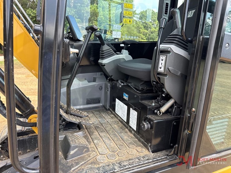 2025-caterpillar-305.5-image-20