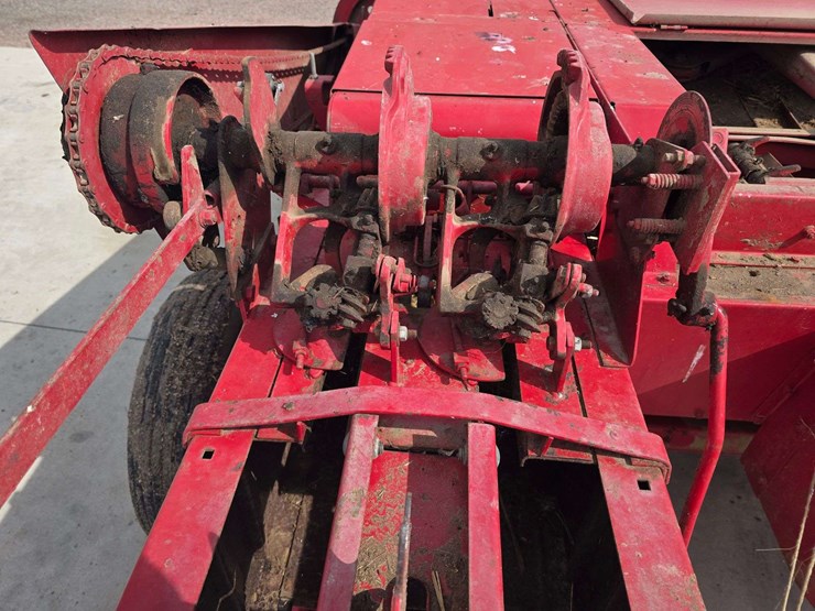 new-holland-268-image-33