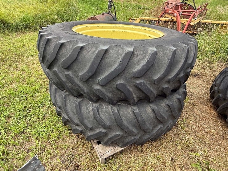 john-deere-12-image-3