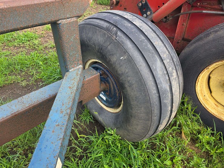 anhydrous-running-gear,-duo-lift-brand,-16.5-16.1-floatation-tires,-brakes,-extendable-hitch-image-11