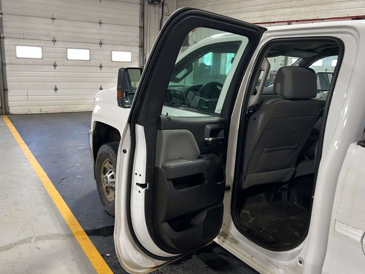 2018-chevrolet-silverado-2500hd-image-12