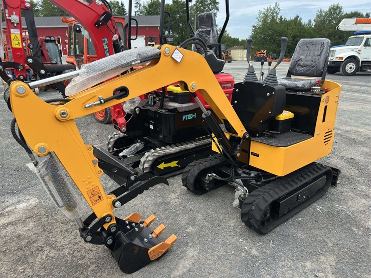 2025-landhero-ldh-kv16-hydraulic-mini-excavator--comes-with-roof,-not-attached-image-1