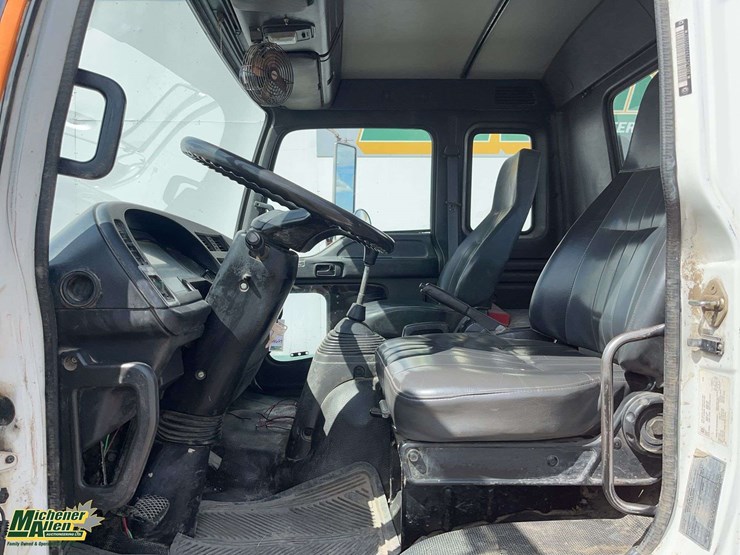 1997-gmc-t7500-image-7