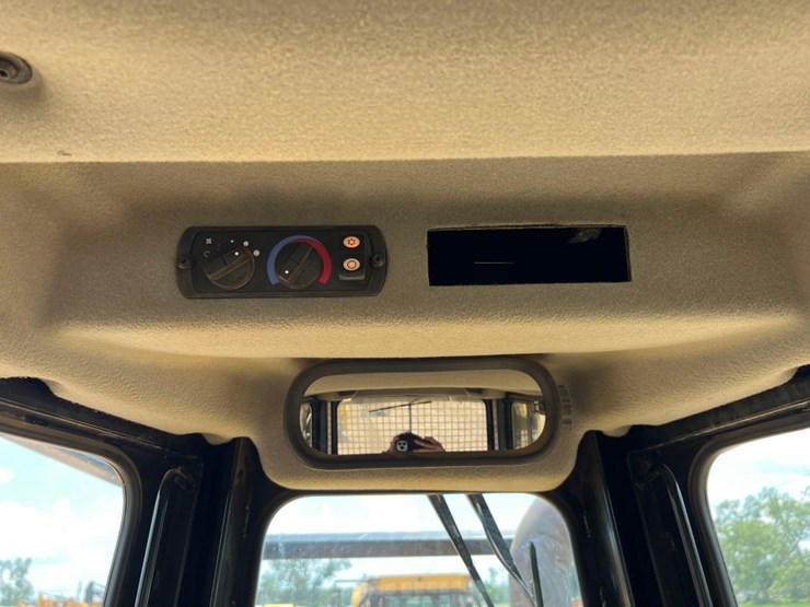 2019-caterpillar-d6t-lgp-image-36