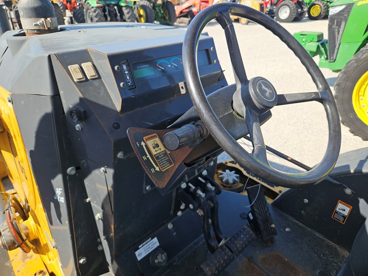 2018-deere-210l-image-12