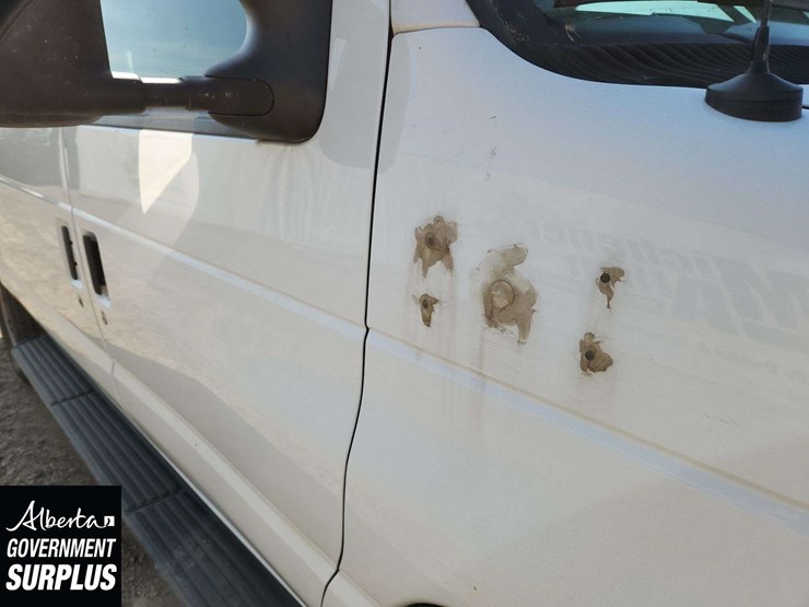 2014-ford-cargo-image-27