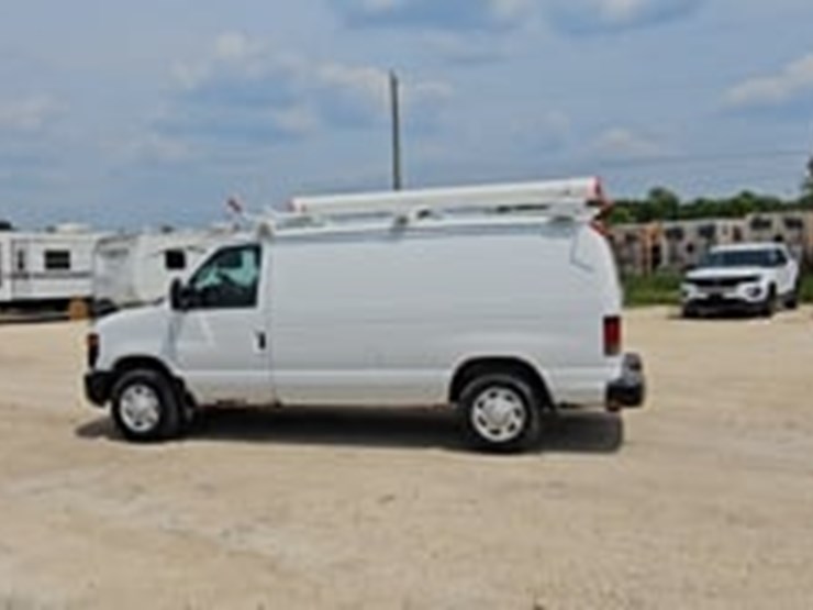 2008-ford-cargo-image-39