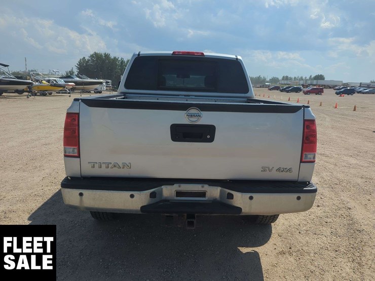 2015-nissan-titan-image-17