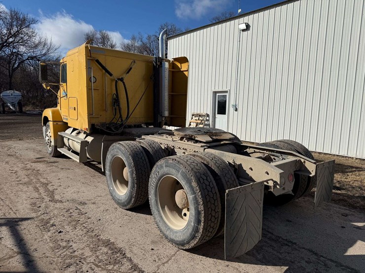 1993-freightliner-fld112-image-4