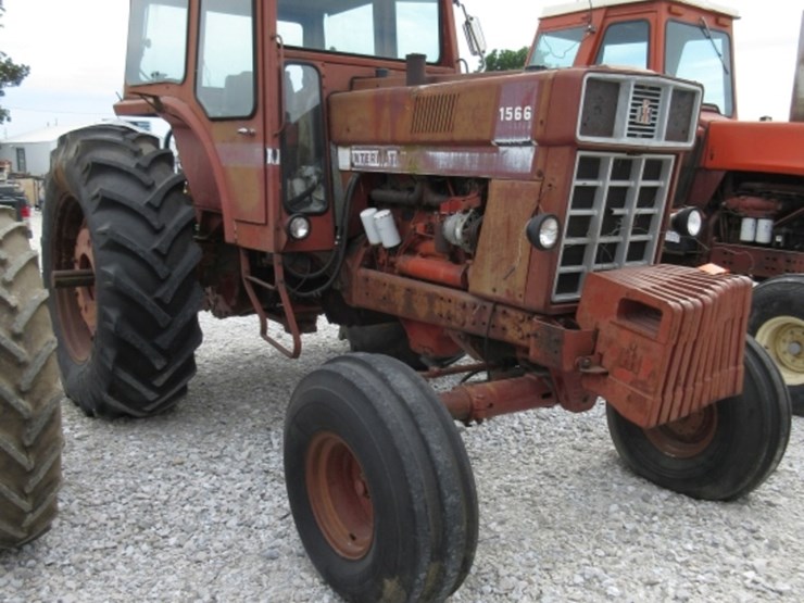 ih-1566-tractor-image-2