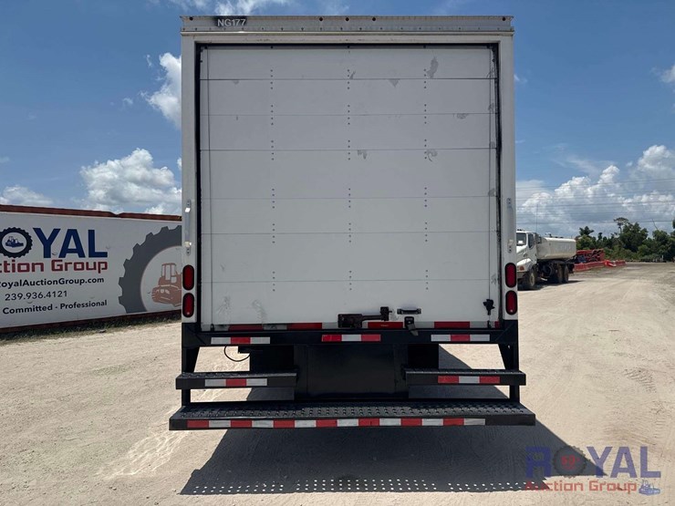 2019-isuzu-npr-image-18