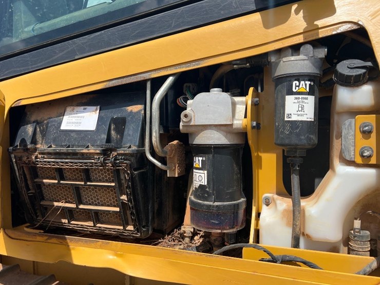 2021-caterpillar-d3-lgp-image-14