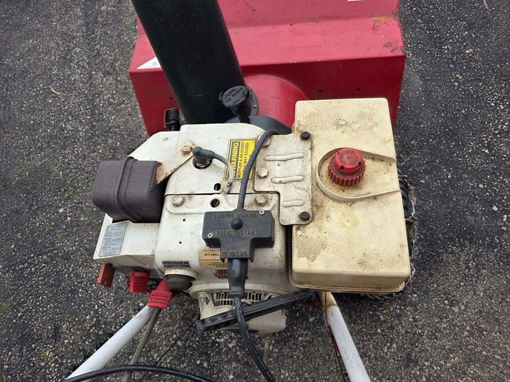 snapper-1030-walk-behind-snow-blower,-self-propelled,-electric-start,-tecumseh-cast-iron-engine,-lig-image-18