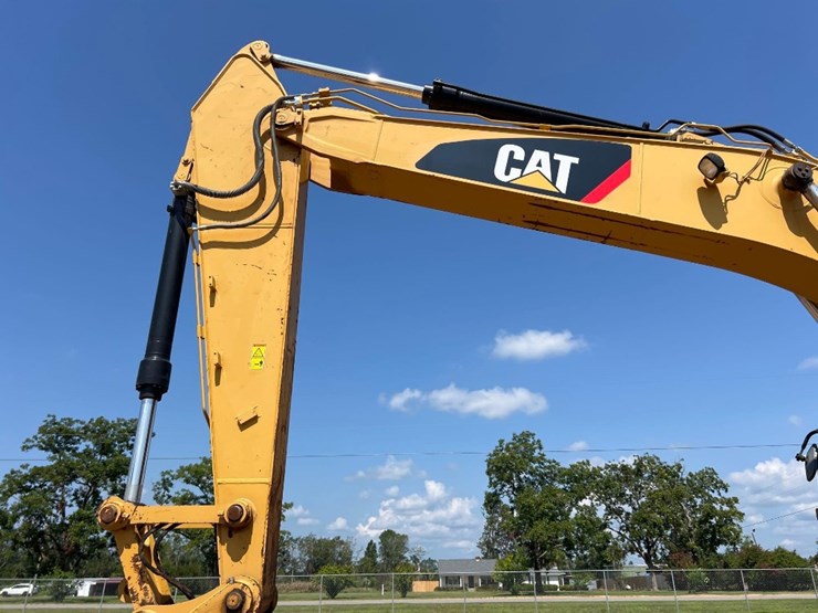 caterpillar-325fl-image-23
