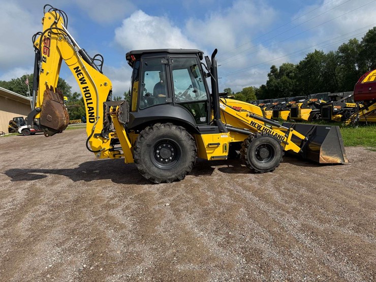 new-holland-b95d-backhoe,-fwa,-88”-front-bucket,-378-hours,-extended-hoe,-17”-back-bucket,-out-rigge-image-10