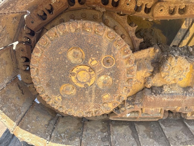 2016-caterpillar-d6k2-lgp-image-14