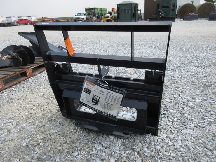 wolverine-mini-skid-steer-pallet-forks-image-3