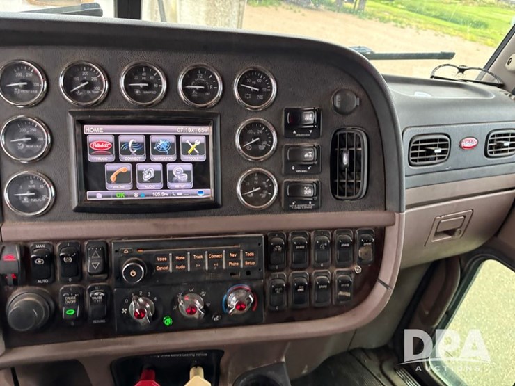 2012-peterbilt-386-image-70