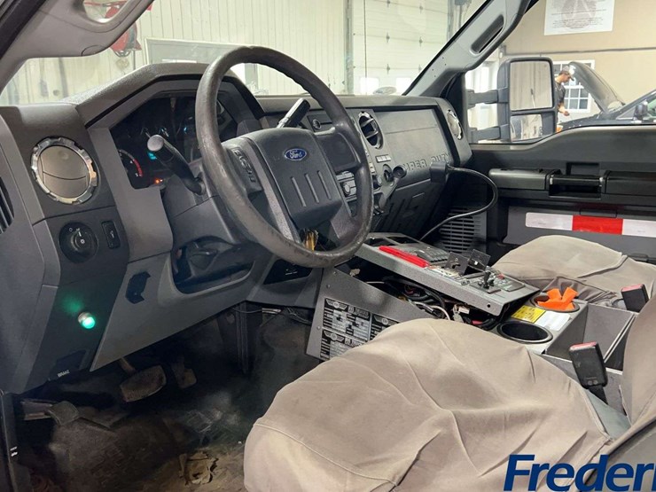 2012-ford-f550-image-22