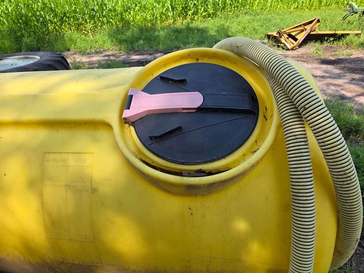 400-gallon-poly-tank,-never-used,-bottom-outlet,-w/misc-length-of-hose-image-5