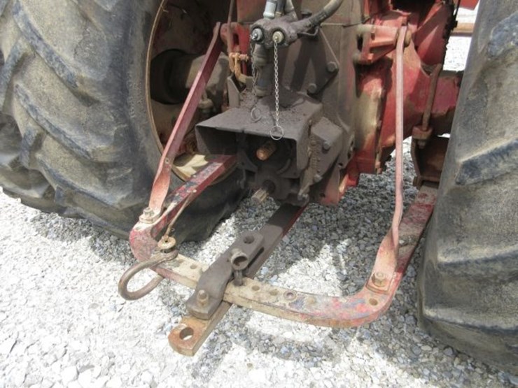 ih-farmall-706-tractor-image-8