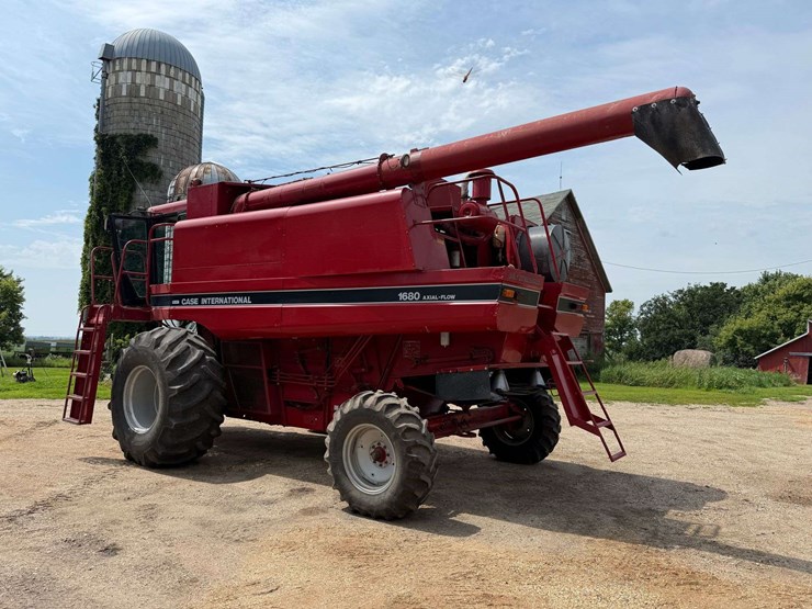 1990-case-ih-1680-image-3