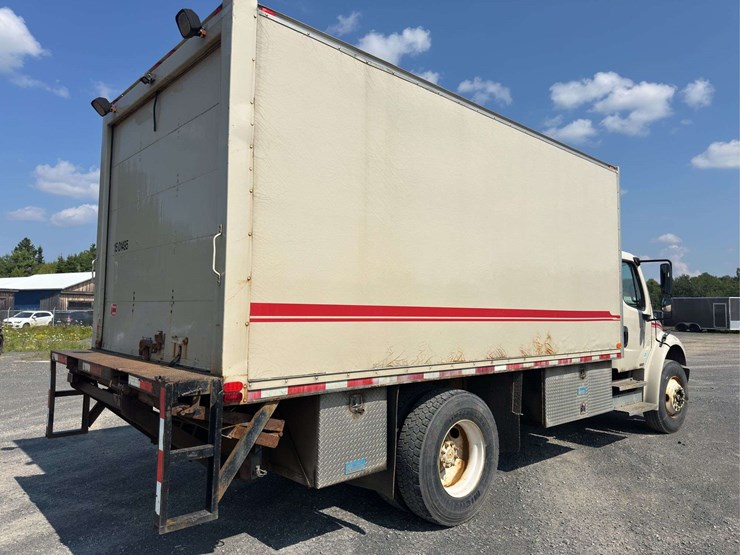 2003-freightliner-m2-106-box-truck-(17’-box)-image-3