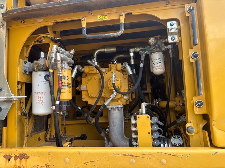 2015-caterpillar-336fl-image-18
