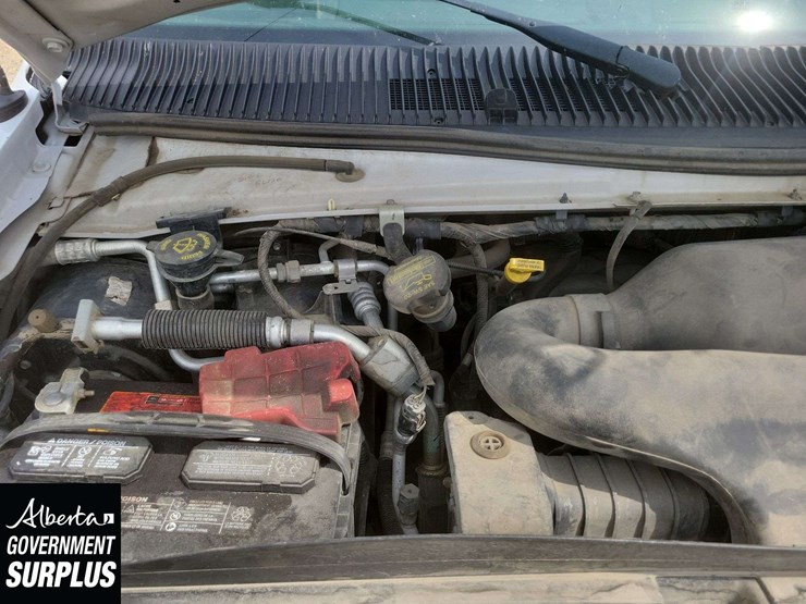 2014-ford-cargo-image-15