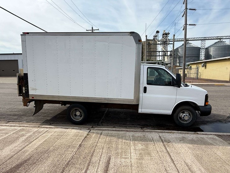 2009-chevrolet-express-3500-image-8