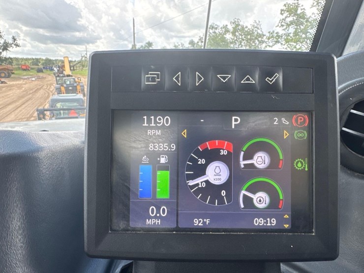 2021-deere-410e-image-25