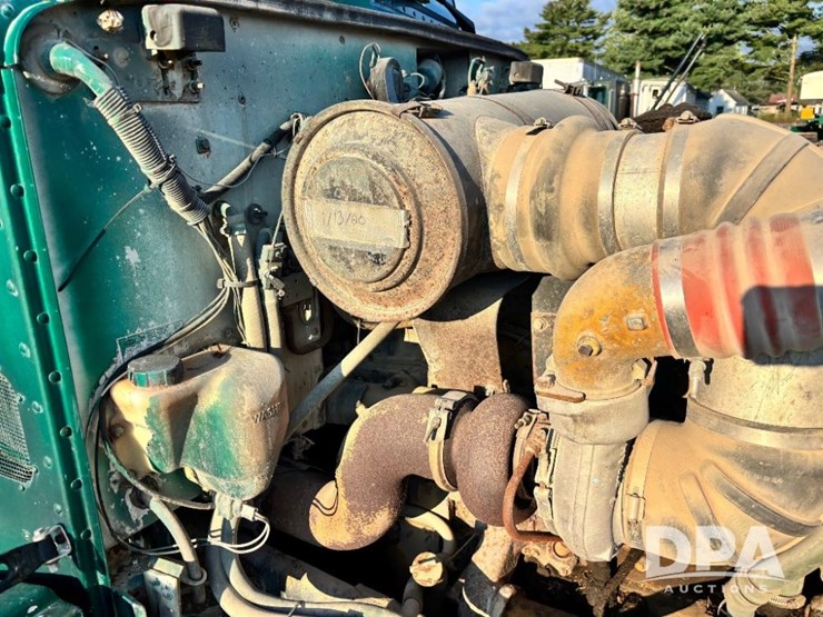 1993-peterbilt-377-image-75