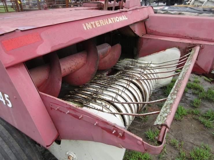 ih-445-square-baler-image-3