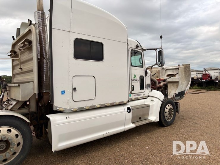2012-peterbilt-386-image-56