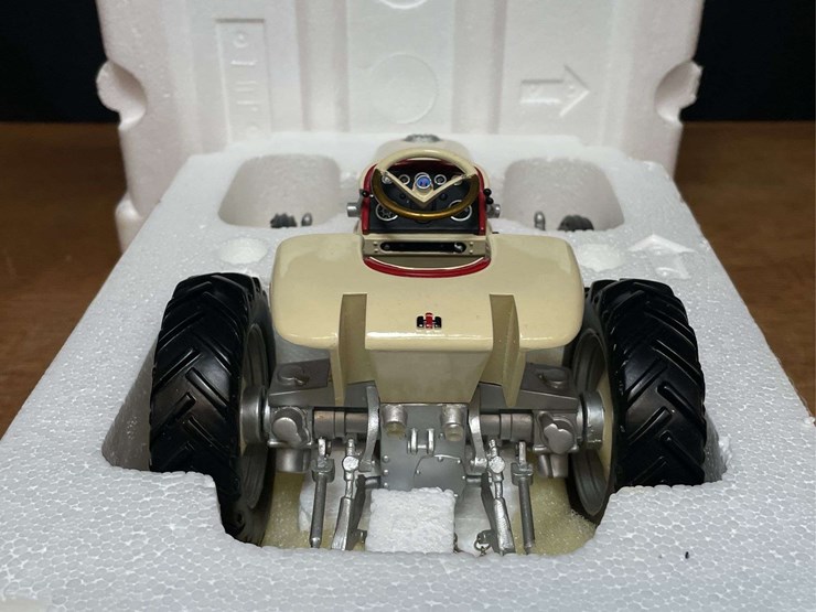 1/16-ih-ht-341-turbine-tractor-nib-sc-image-6