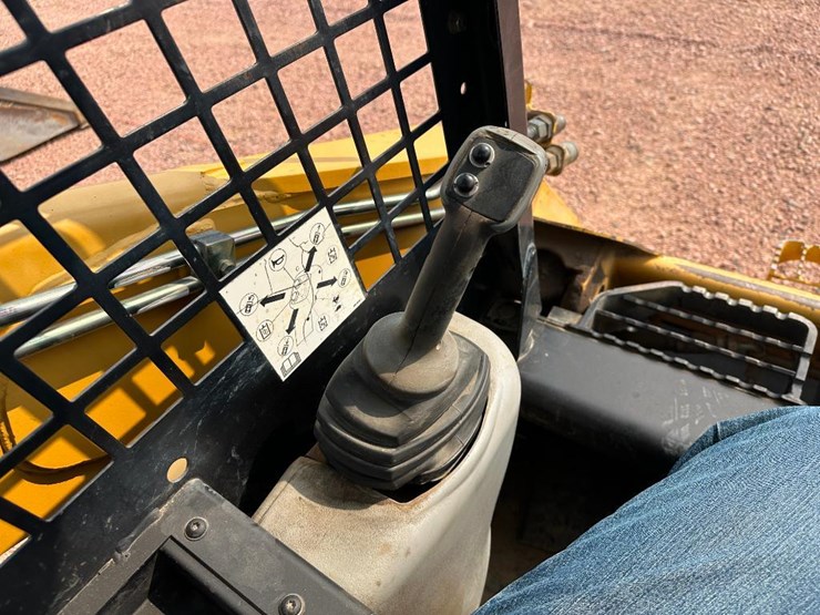 caterpillar-252b-image-31