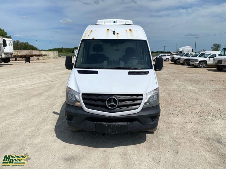 2016-mercedes-benz-sprinter-2500-image-9